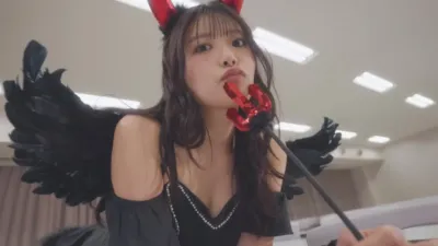 デビルコスプレの女性