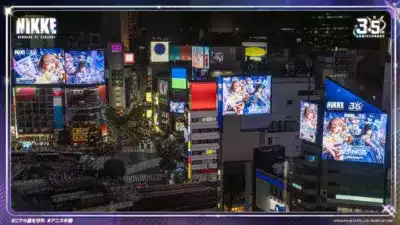 渋谷の大型ビジョンに映し出されるNIKKE 3.5周年広告
