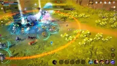 MMORPGの戦闘シーン。プレイヤーたちが広大な草原で巨大な白いボス「Tiras」と激しい戦いを繰り広げている。複数のキャラクターが協力し、スキルやペットを駆使してボスを攻撃している様子が描かれている。