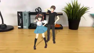 デスク上のハルヒとキョンの3Dモデル