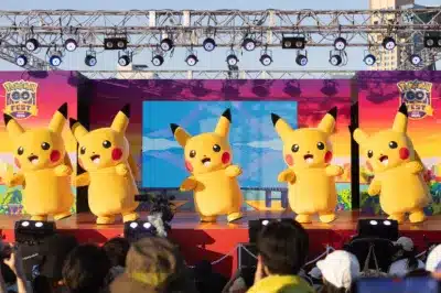 ピカチュウたちがステージでパフォーマンスする様子