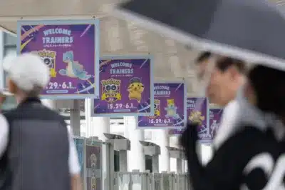 「WELCOME TRAINERS」のバナーが並ぶイベント会場