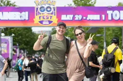 イベントを楽しむカップル