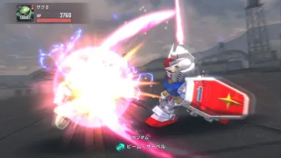 ガンダムがビームサーベルで攻撃するゲーム画面
