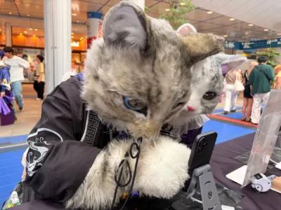 猫の着ぐるみコスプレイヤーが体験
