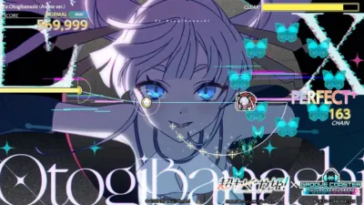 人気リズムゲーム「グルーヴコースター」のプレイ画面です。白い髪と青い目のアニメキャラクターが中央に描かれ、スコア「569,999」や「PERFECT+」の表示、青い蝶のエフェクトが見られます。